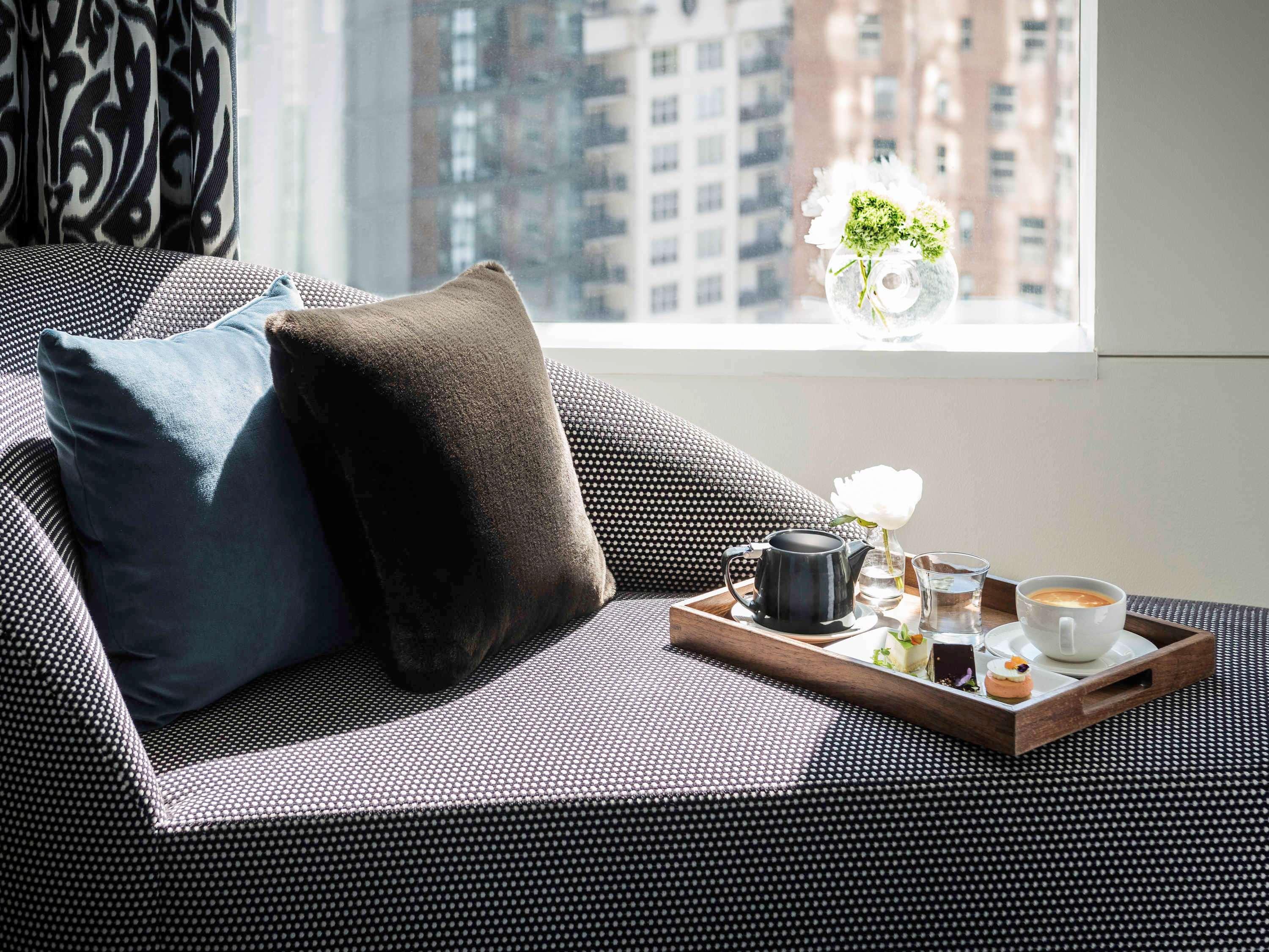 Sofitel Chicago Magnificent Mile Hotel Luaran gambar A tea tray