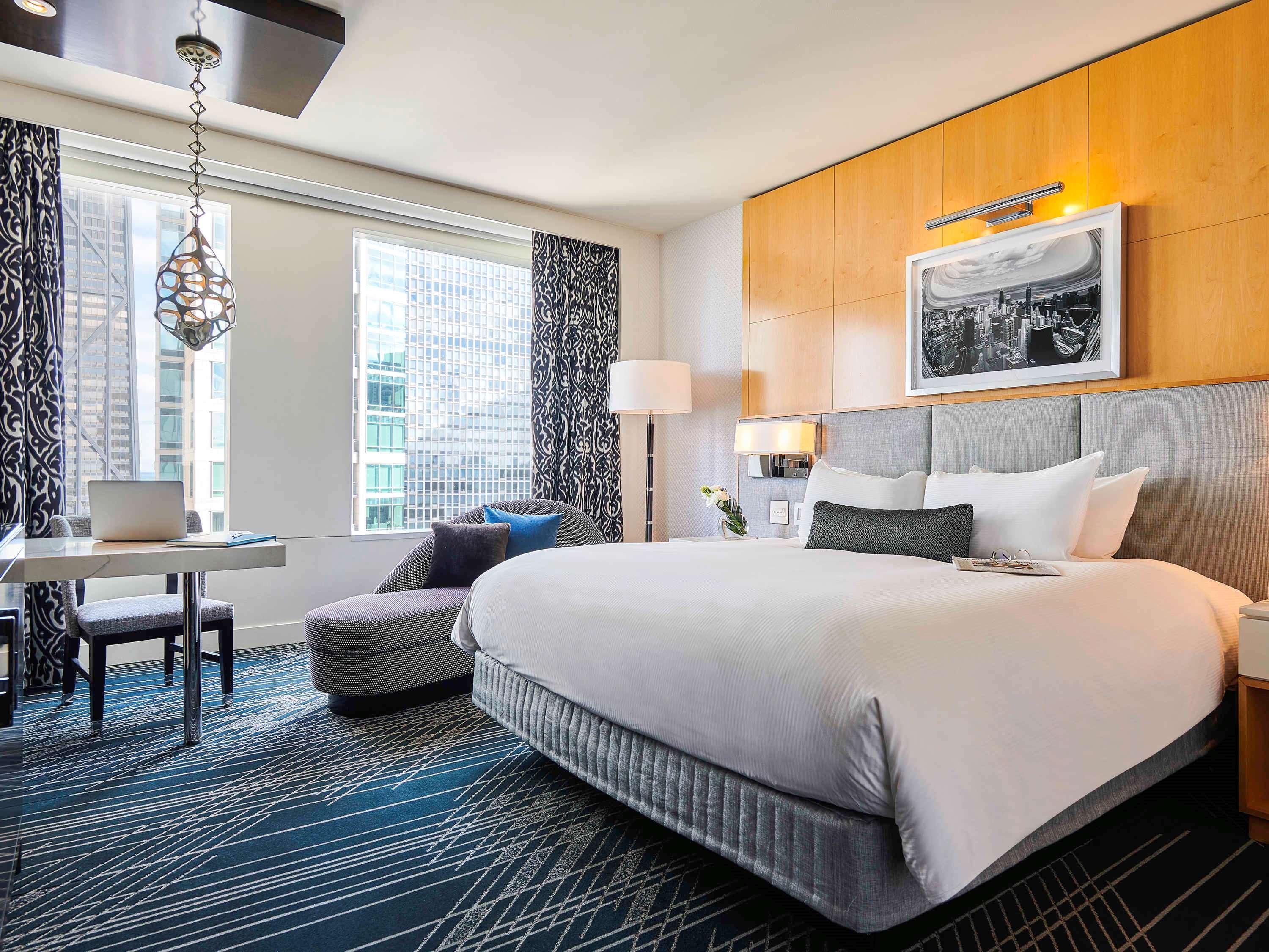 Sofitel Chicago Magnificent Mile Hotel Luaran gambar A guest room at the Hotel Commonwealth