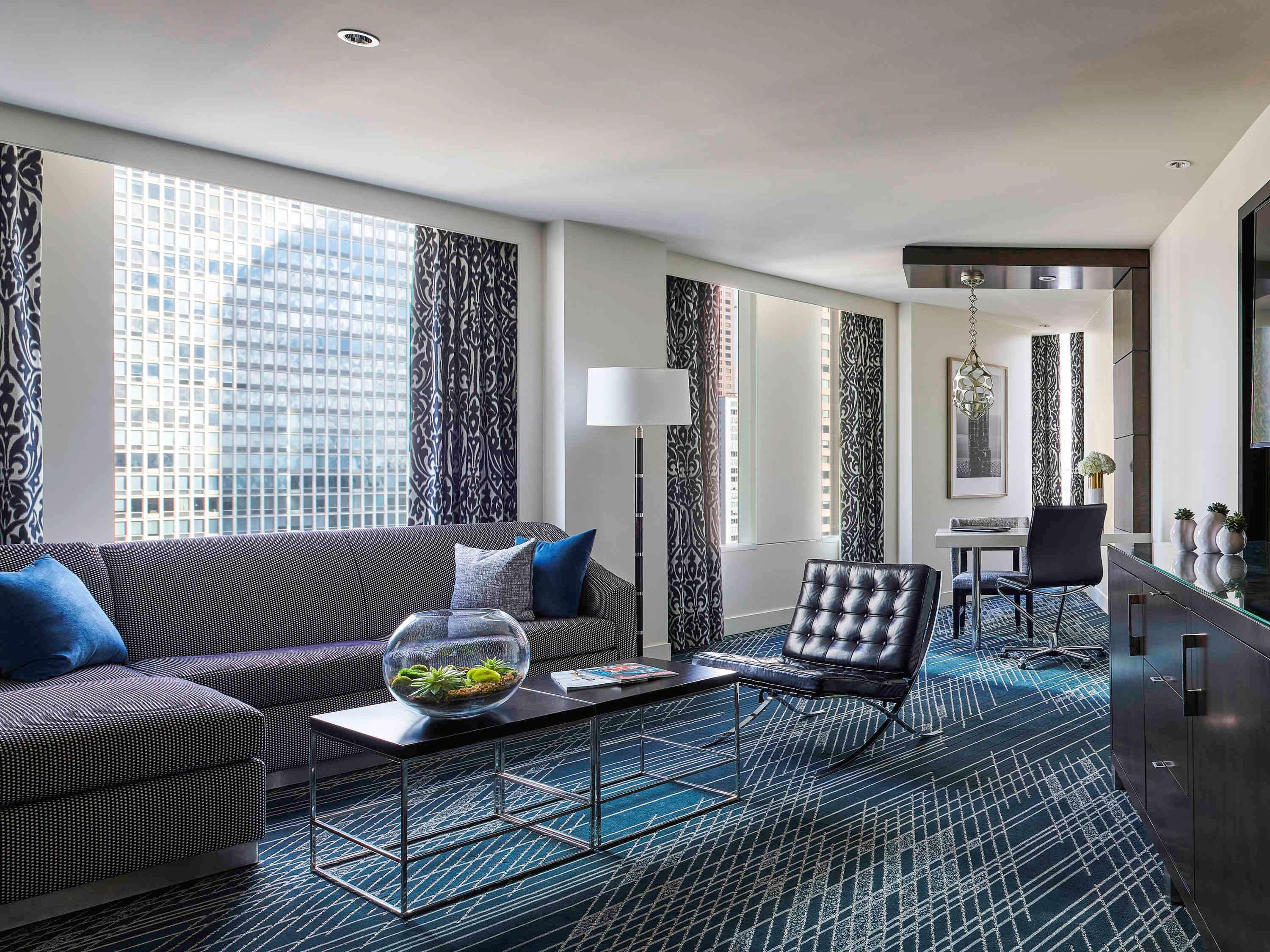 Sofitel Chicago Magnificent Mile Hotel Luaran gambar A suite at the InterContinental