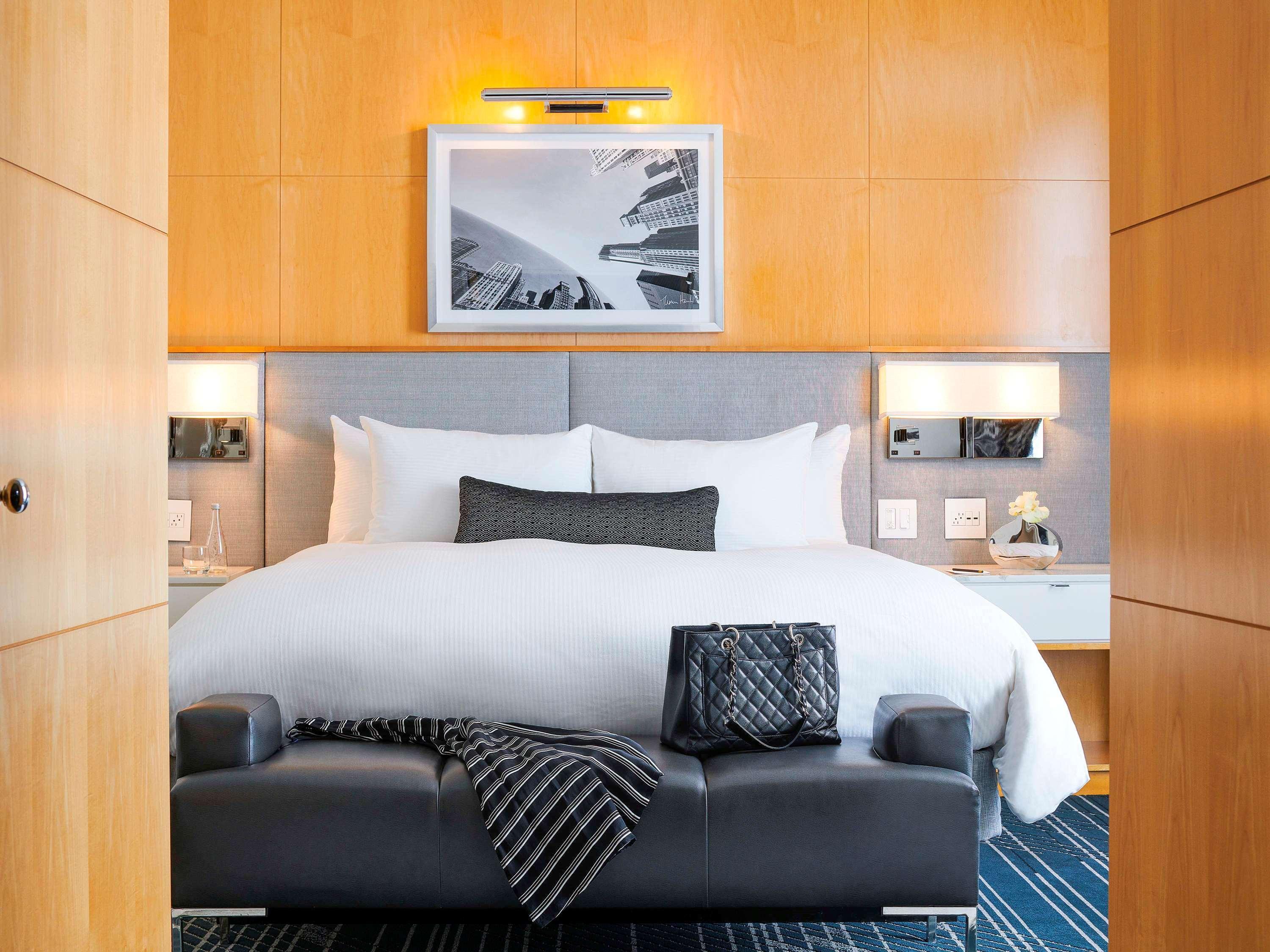 Sofitel Chicago Magnificent Mile Hotel Luaran gambar A bedroom at the Mandarin Oriental, Washington DC