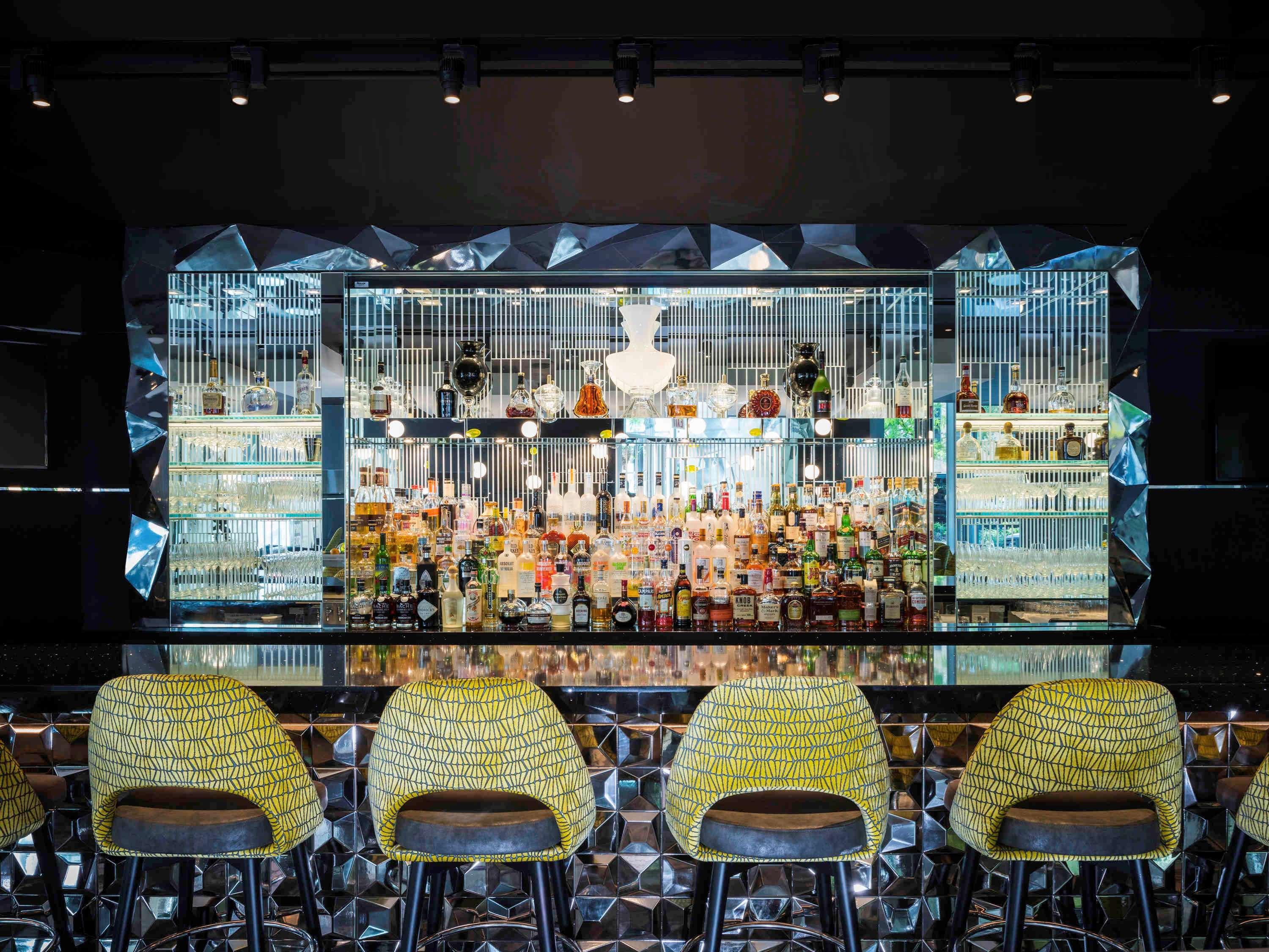 Sofitel Chicago Magnificent Mile Hotel Luaran gambar The bar at the 100A restaurant