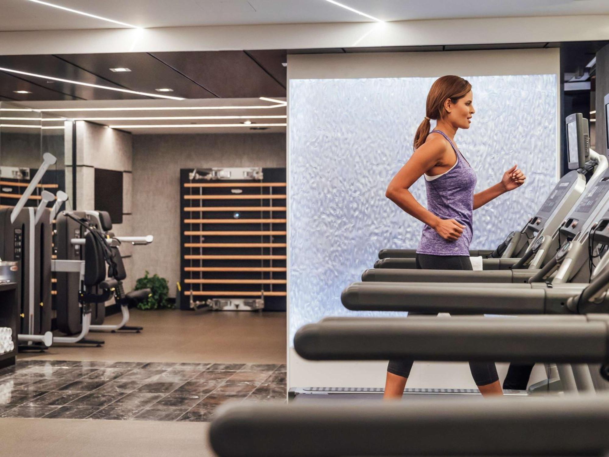 Sofitel Chicago Magnificent Mile Hotel Luaran gambar The Fitness Center at The Ritz-Carlton, Boston Common