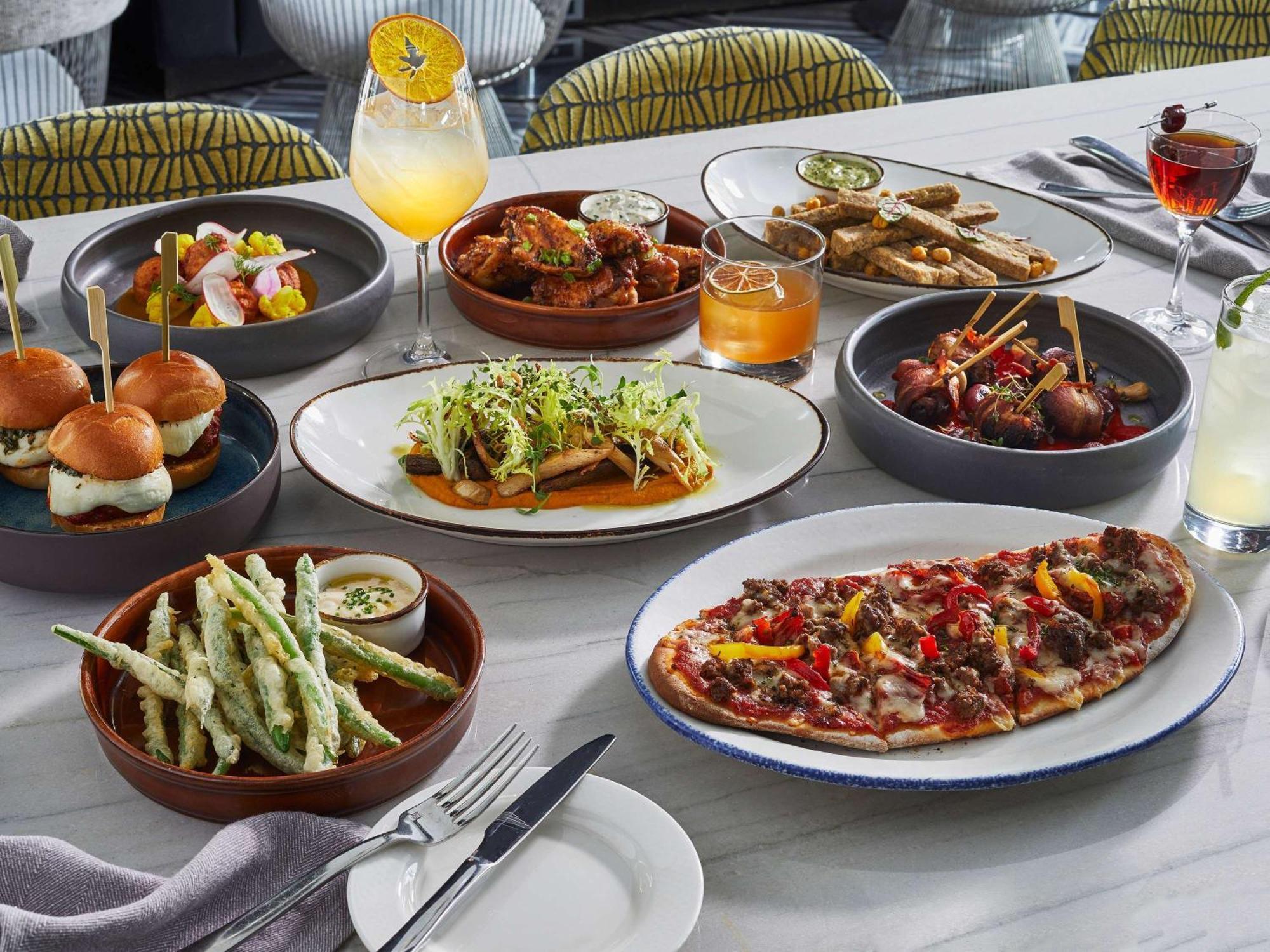 Sofitel Chicago Magnificent Mile Hotel Luaran gambar A selection of dishes from the restaurant