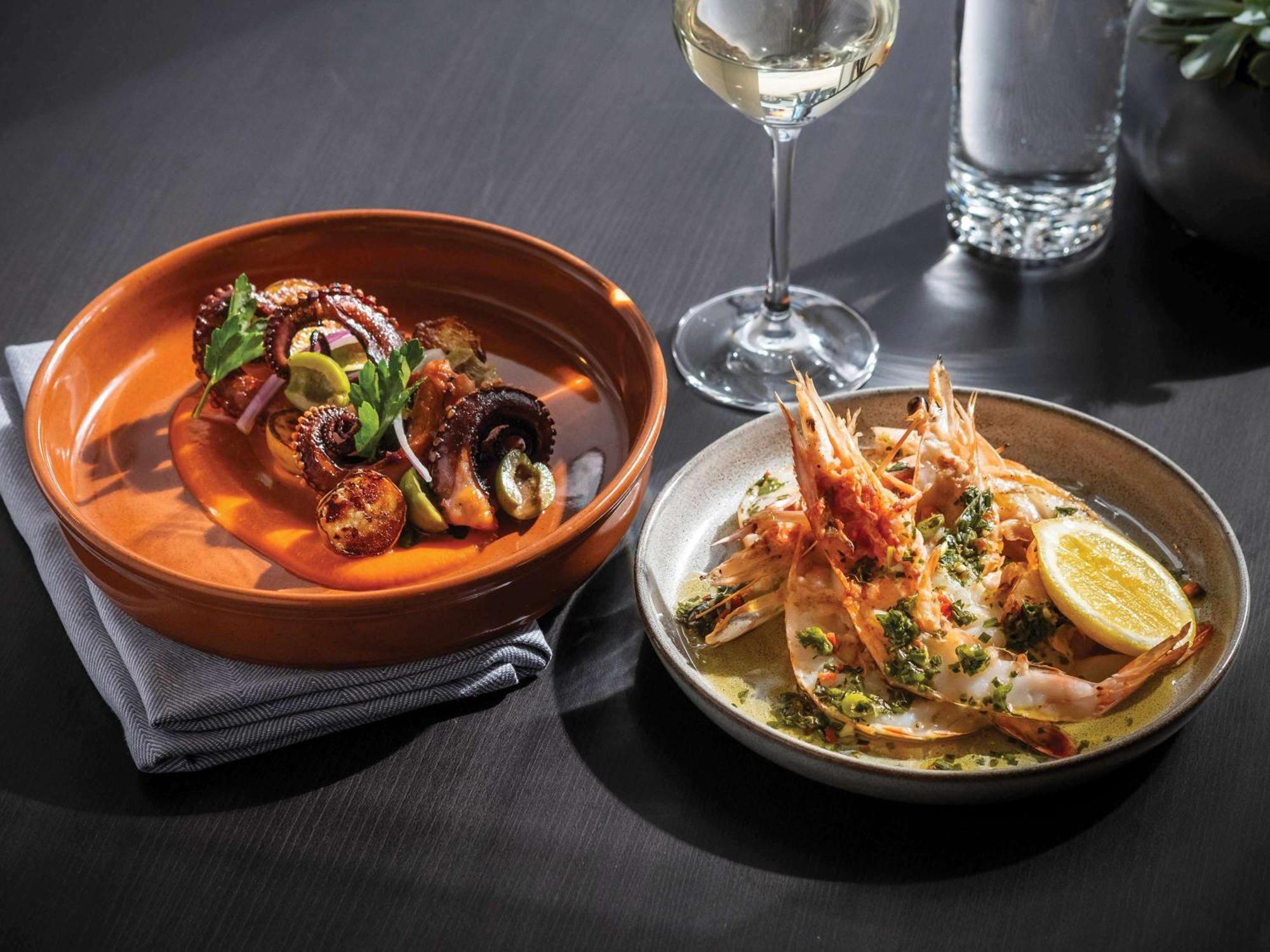 Sofitel Chicago Magnificent Mile Hotel Luaran gambar Octopus and prawns