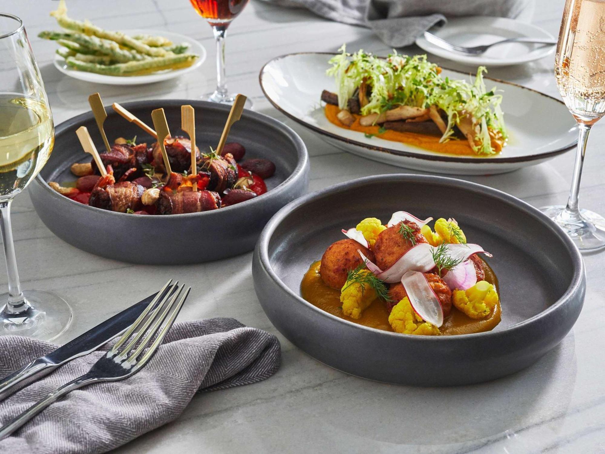 Sofitel Chicago Magnificent Mile Hotel Luaran gambar Dishes at the restaurant